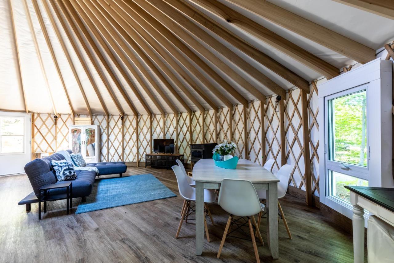 Yourtes Glamping Du Poisson Blanc Notre-Dame-du-Laus Bagian luar foto