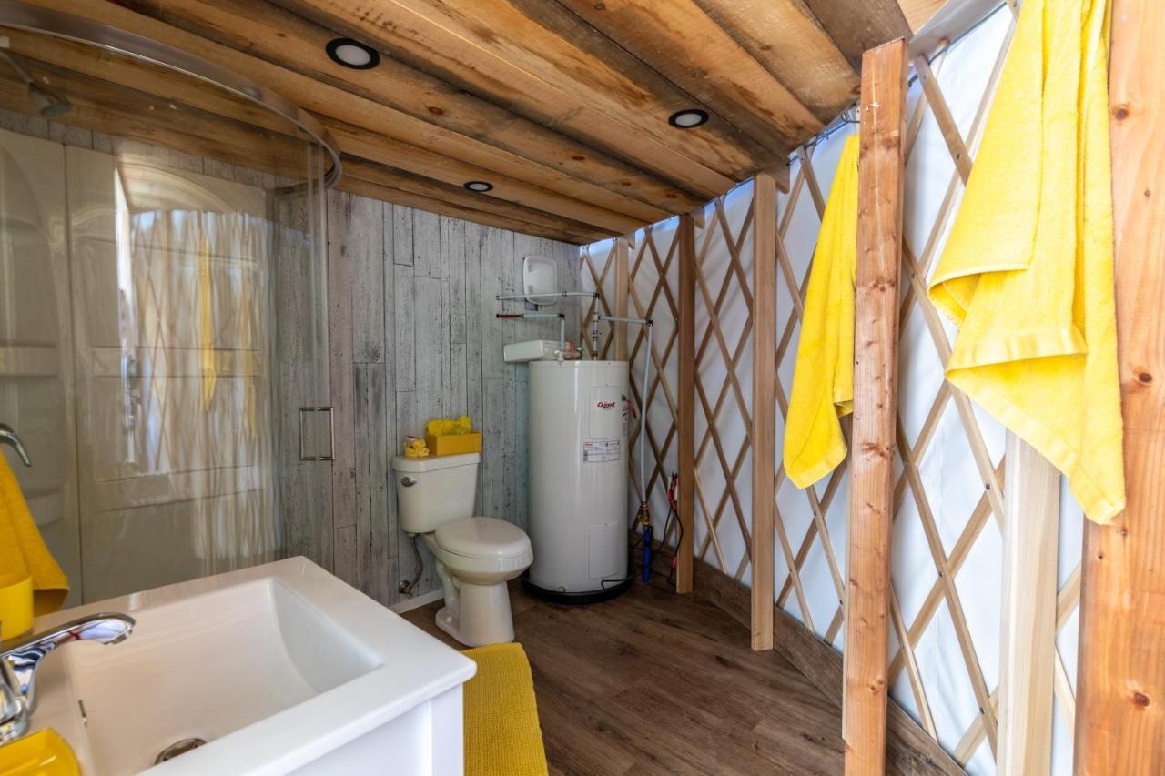 Yourtes Glamping Du Poisson Blanc Notre-Dame-du-Laus Bagian luar foto