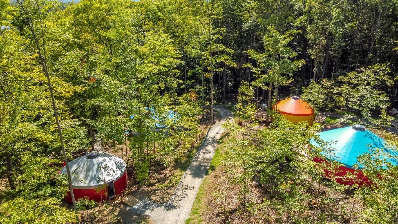 Yourtes Glamping Du Poisson Blanc Notre-Dame-du-Laus Bagian luar foto