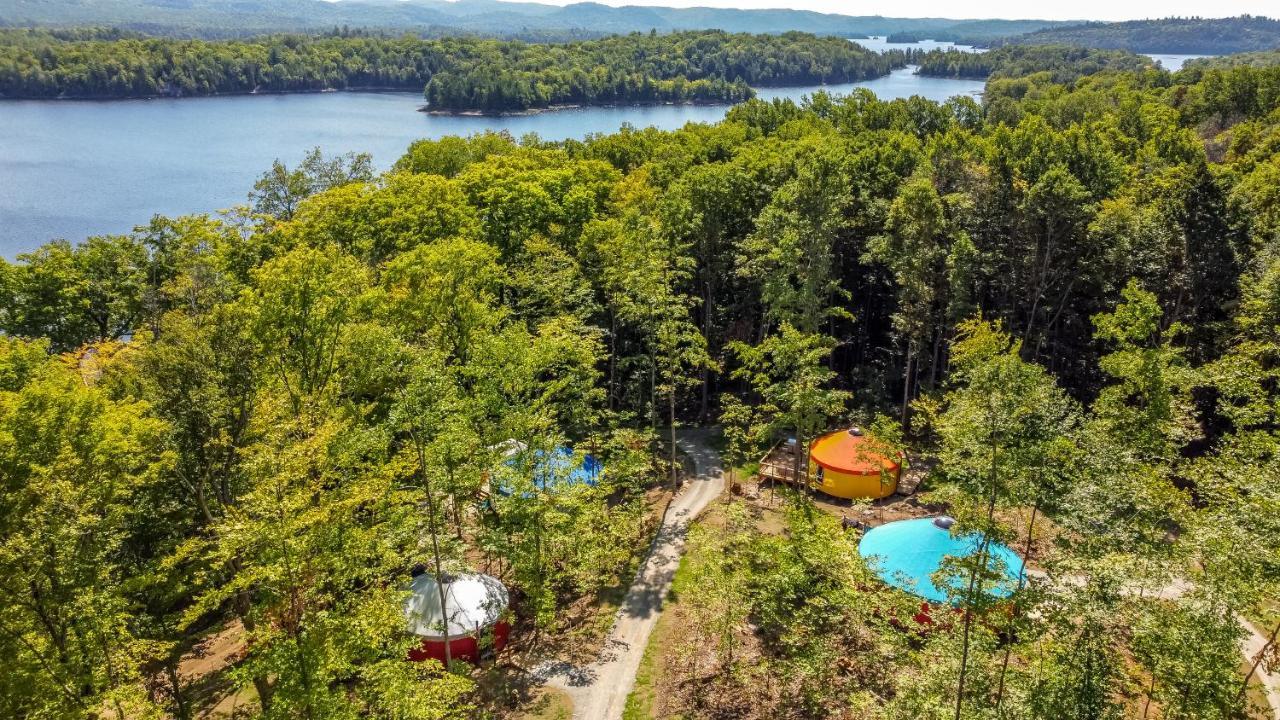 Yourtes Glamping Du Poisson Blanc Notre-Dame-du-Laus Bagian luar foto