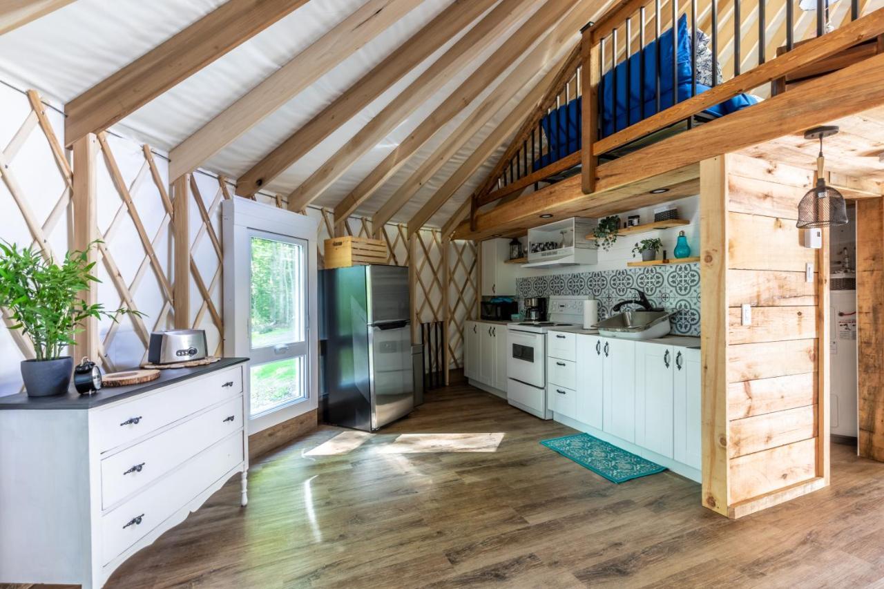 Yourtes Glamping Du Poisson Blanc Notre-Dame-du-Laus Bagian luar foto