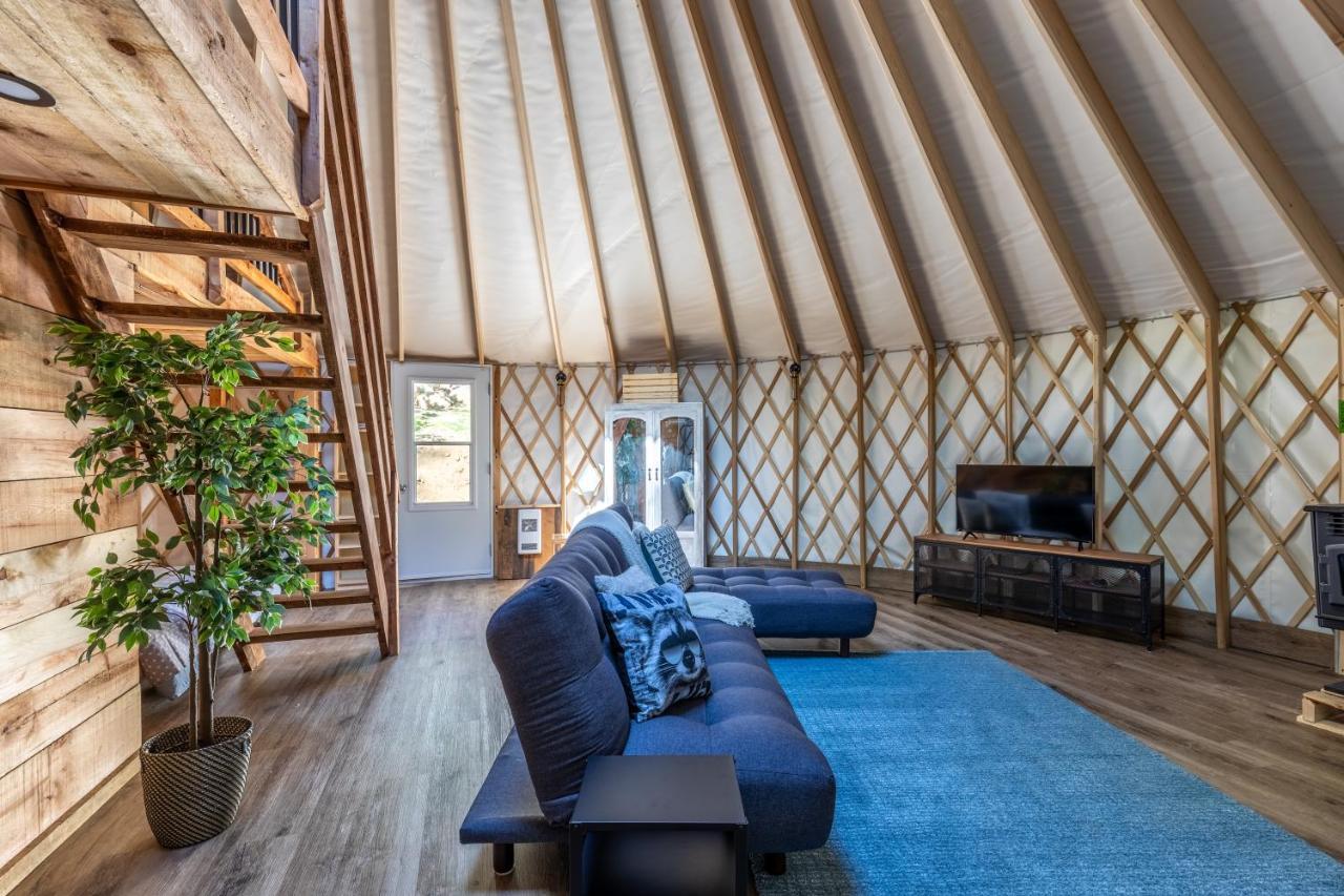 Yourtes Glamping Du Poisson Blanc Notre-Dame-du-Laus Bagian luar foto