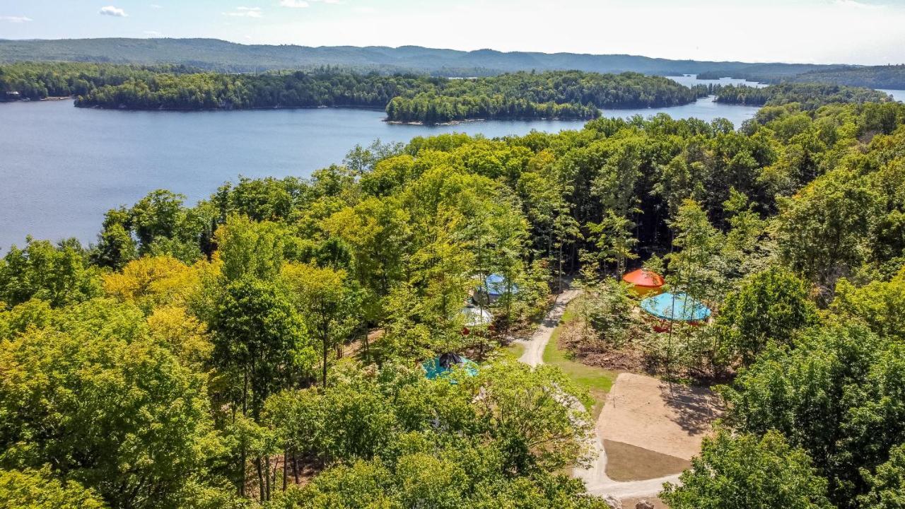 Yourtes Glamping Du Poisson Blanc Notre-Dame-du-Laus Bagian luar foto