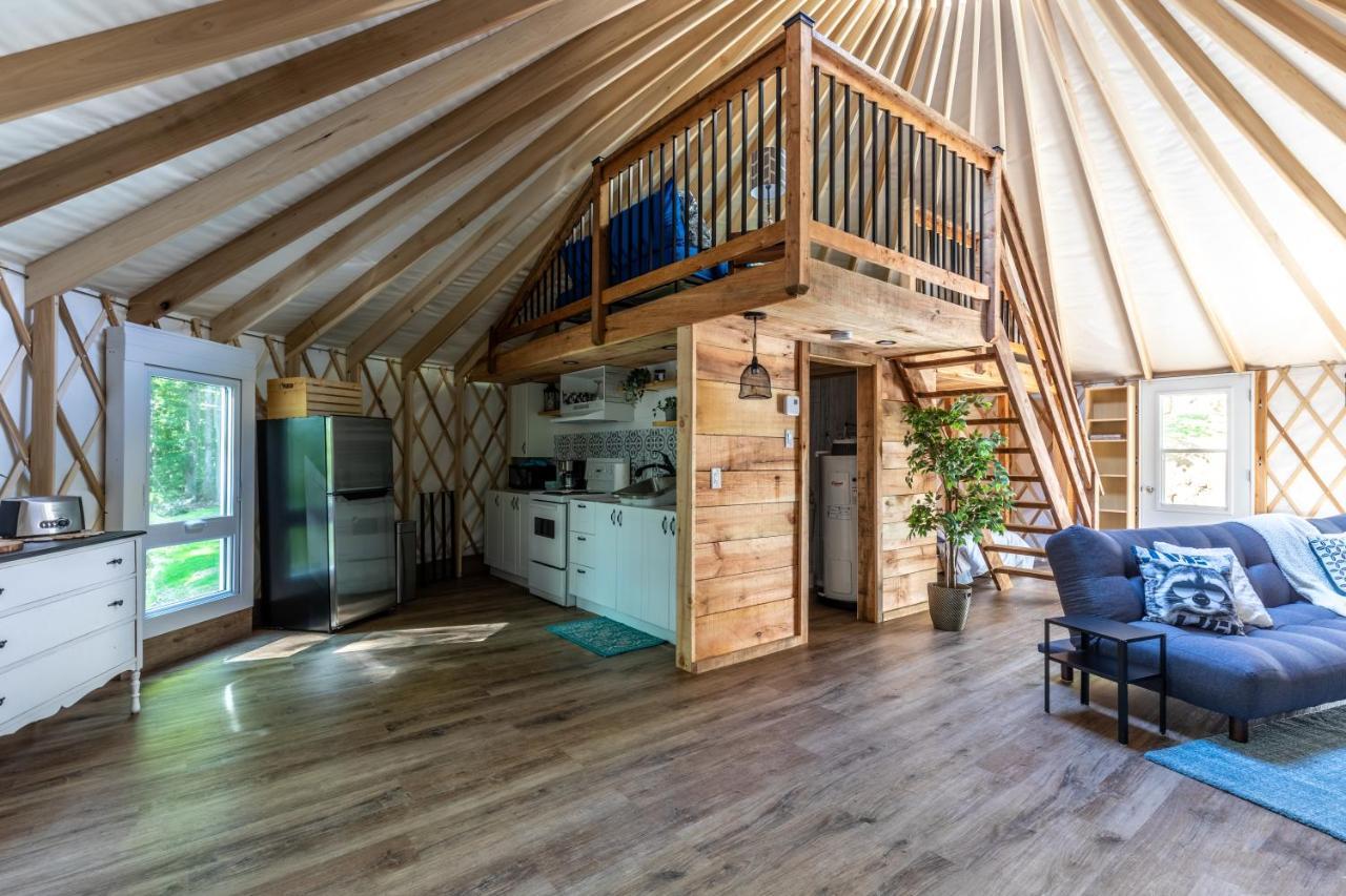 Yourtes Glamping Du Poisson Blanc Notre-Dame-du-Laus Bagian luar foto